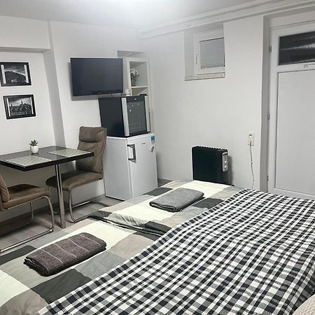 Apartmanek Patricie Room With Kitchenette Suitable For 2 Adults And 2 Children Mikulov Exteriér fotografie