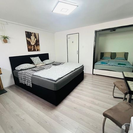 Apartmanek Patricie Room With Kitchenette Suitable For 2 Adults And 2 Children Mikulov Exteriér fotografie