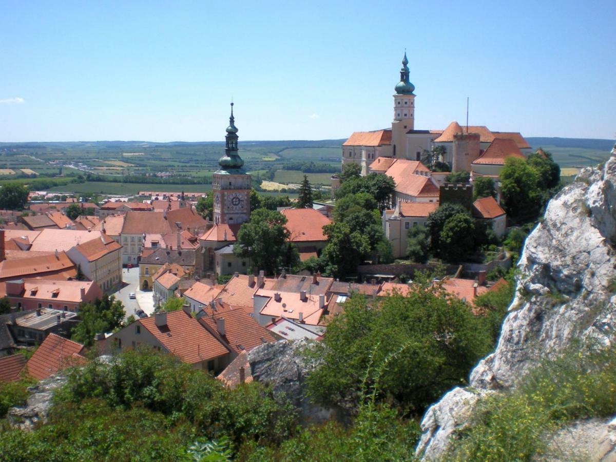 Apartmanek Patricie Room With Kitchenette Suitable For 2 Adults And 2 Children Mikulov Exteriér fotografie